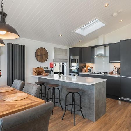 Hiraeth - Luxury Lodge With Hot Tub, Close To Beach Penally Exteriör bild