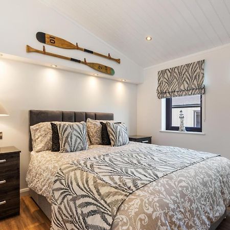 Hiraeth - Luxury Lodge With Hot Tub, Close To Beach Penally Exteriör bild