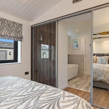 Hiraeth - Luxury Lodge With Hot Tub, Close To Beach Penally Exteriör bild