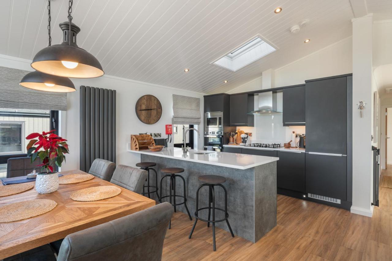 Hiraeth - Luxury Lodge With Hot Tub, Close To Beach Penally Exteriör bild
