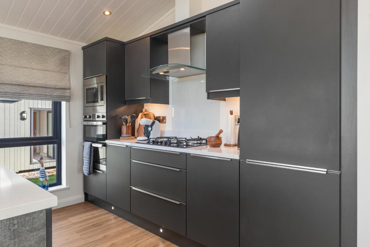 Hiraeth - Luxury Lodge With Hot Tub, Close To Beach Penally Exteriör bild