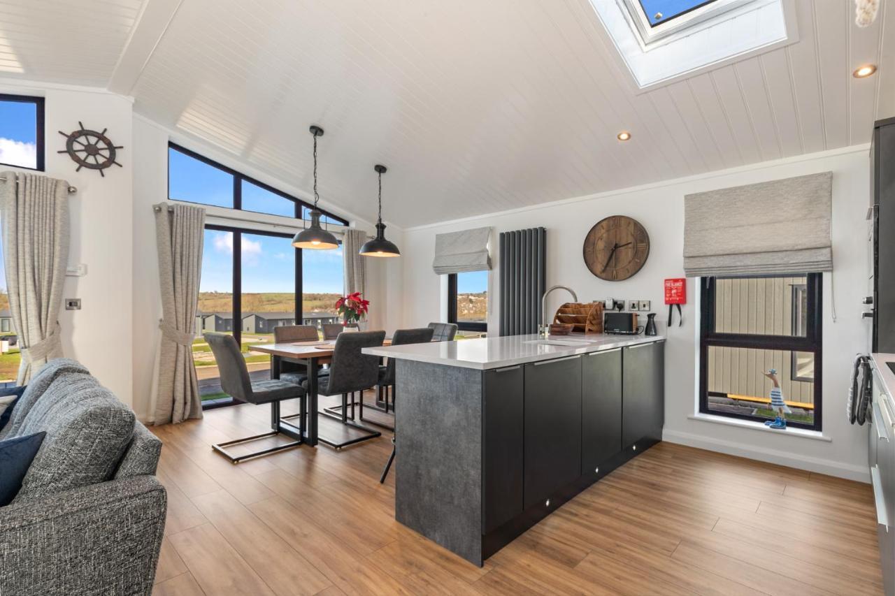 Hiraeth - Luxury Lodge With Hot Tub, Close To Beach Penally Exteriör bild