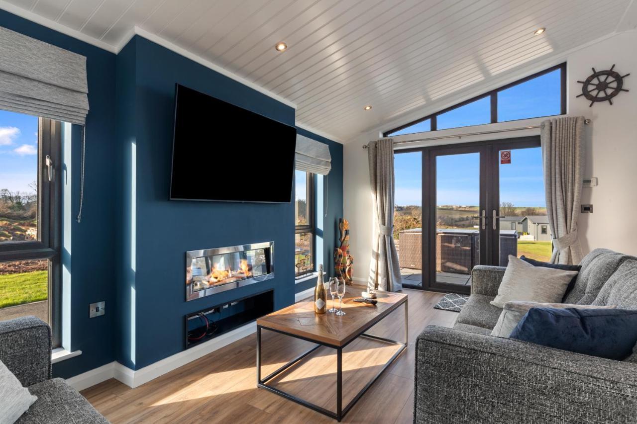 Hiraeth - Luxury Lodge With Hot Tub, Close To Beach Penally Exteriör bild