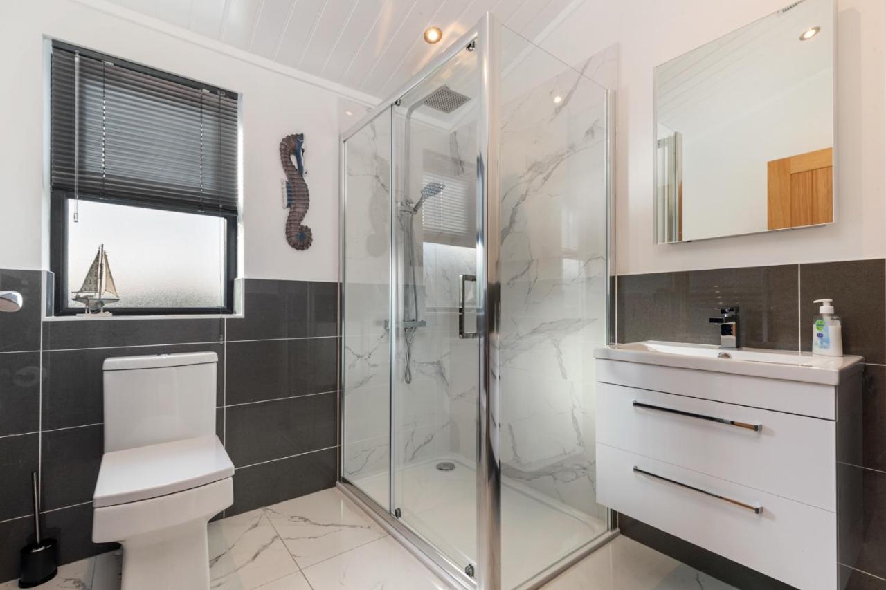 Hiraeth - Luxury Lodge With Hot Tub, Close To Beach Penally Exteriör bild