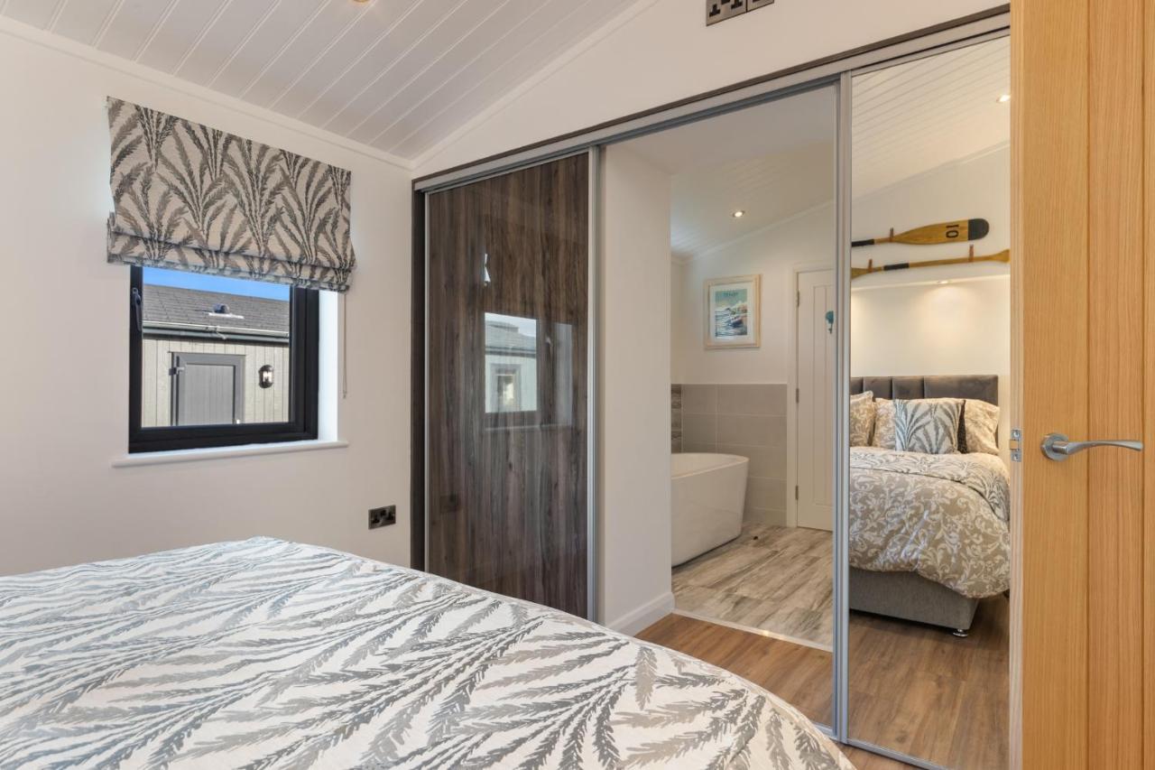 Hiraeth - Luxury Lodge With Hot Tub, Close To Beach Penally Exteriör bild