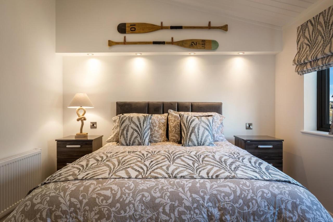 Hiraeth - Luxury Lodge With Hot Tub, Close To Beach Penally Exteriör bild